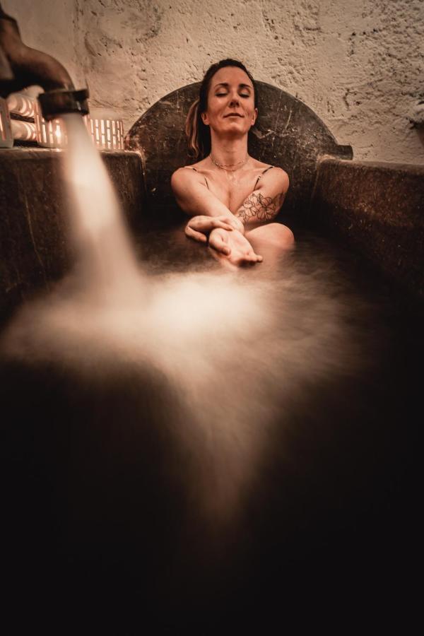 Bains De Secours, D'hotes